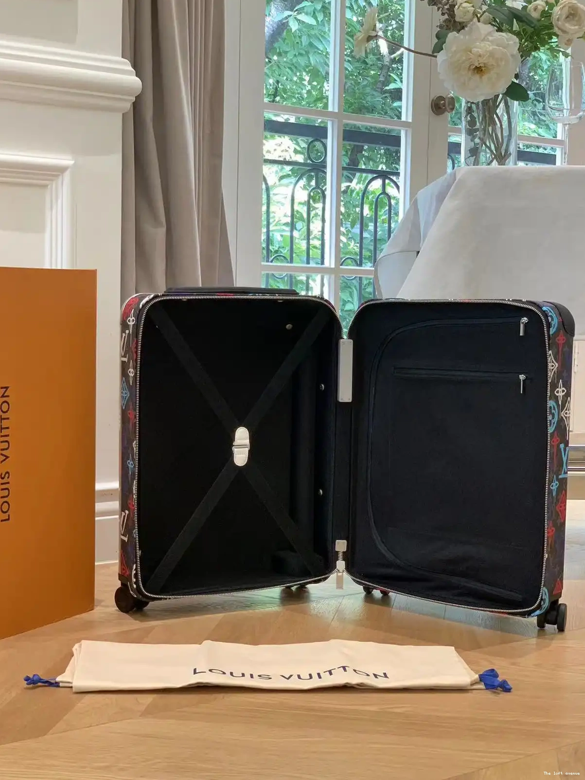 SUITCASE CUSTOM CABIN GRAFFITI HORIZON 55 37L 0617